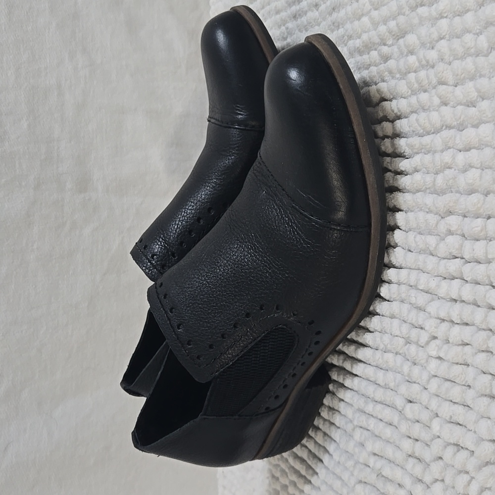 Kork-Ease Gertrude Black Suede Ankle Booties in Black Size 9